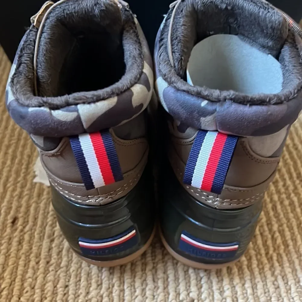 NWT TOMMY HILFIGER rainy boots 7